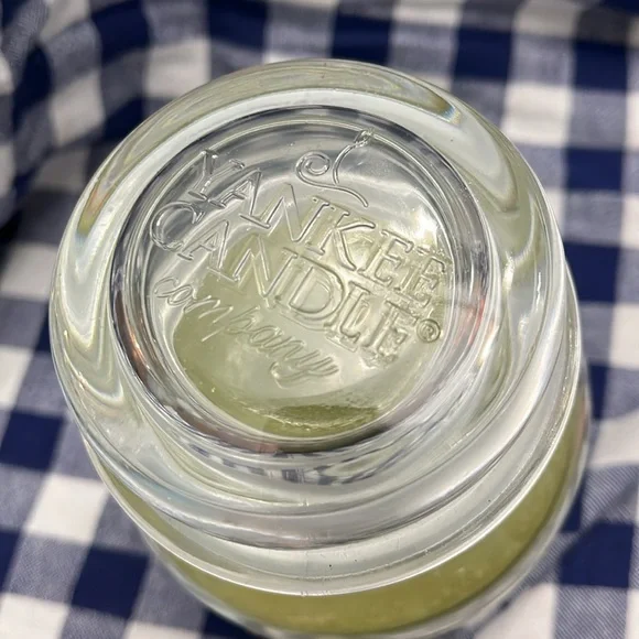 Yankee Candle Fiji Beach 22oz jar candle - Picture 2 of 5